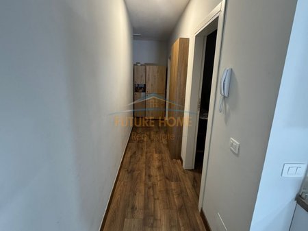 Tirane, jepet me qera apartament 1+1+Ballkon Kati 8, 70 m² 700 € (Kompleksi Dinamo)