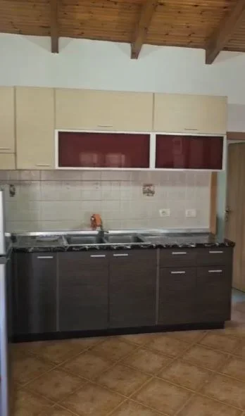 Tirane, jepet me qera apartament 2+1 Kati 4, 80 m² 380 € (Siri Kodra)