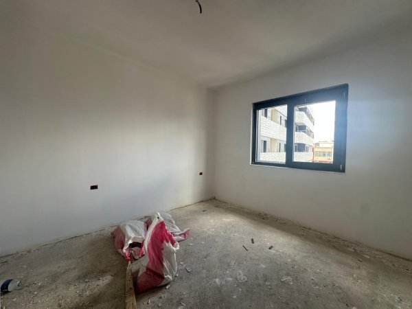 Tirane, shes apartament 2+1+Ballkon Kati 8, 108 m² 260.000 € (Nisheraku)