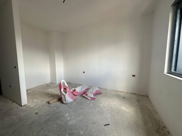 Tirane, shes apartament 2+1+Ballkon Kati 8, 108 m² 260.000 € (Nisheraku)