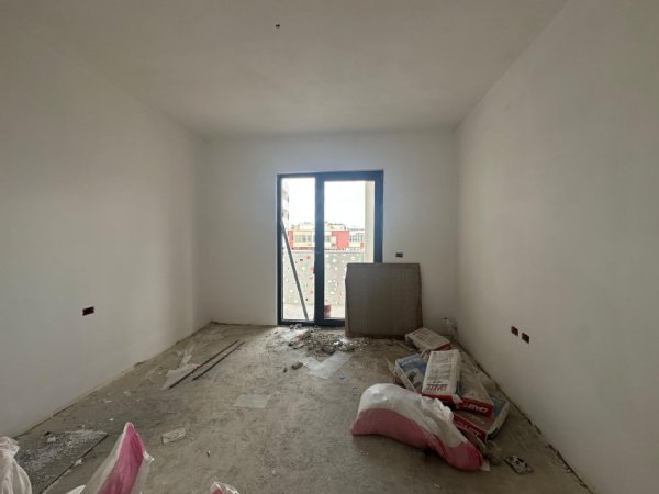 Tirane, shes apartament 2+1+Ballkon Kati 8, 108 m² 260.000 € (Nisheraku)