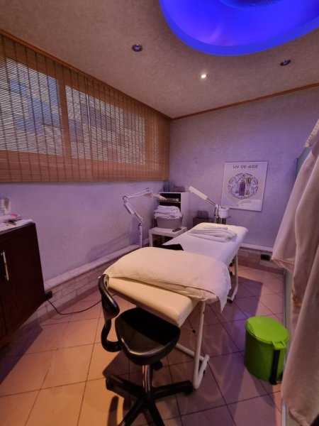 Tirane, jepet me qera , 1.000 € 