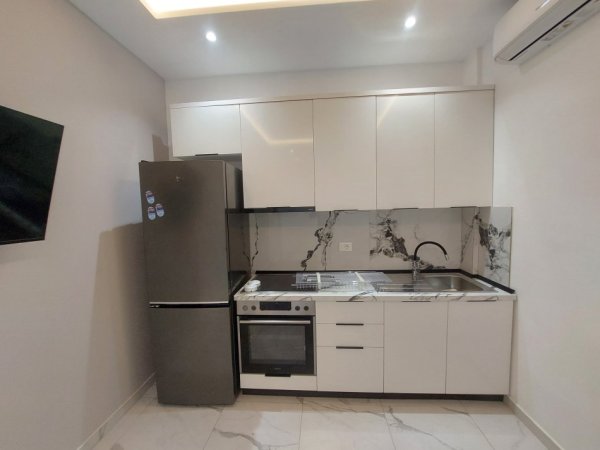 Tirane, jepet me qera apartament 1+1 Kati 1, 60 m² 450 € (Rruga 5 Maji)