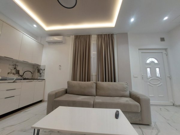 Tirane, jepet me qera apartament 1+1 Kati 1, 60 m² 450 € (Rruga 5 Maji)