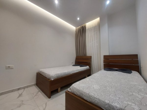 Tirane, jepet me qera apartament 1+1 Kati 1, 60 m² 450 € (Rruga 5 Maji)