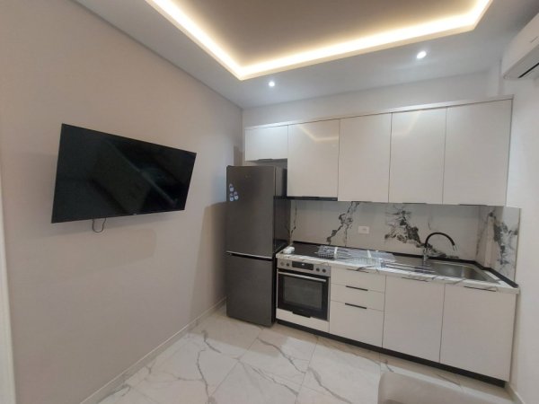 Tirane, jepet me qera apartament 1+1 Kati 1, 60 m² 450 € (Rruga 5 Maji)