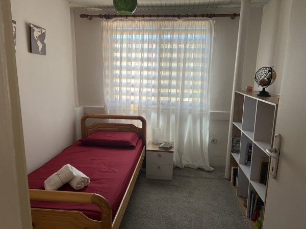 Tirane, jepet me qera apartament 2+1 Kati 2, 600 € (Nikolla Lena pran Spitali Gjerman)