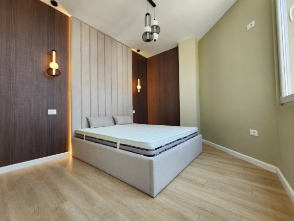 SHITET: 1+1 (Qendër - Rr. Kavajës 📍) 100% e rikonstruktuar - Pallat i Ri - Kati 7 (kati i fundit) Sip 57.6 m² 165.000€  Ideale për Investim | E kompletuar 100% e re