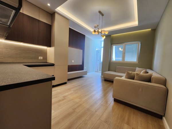 SHITET: 1+1 (Qendër - Rr. Kavajës 📍) 100% e rikonstruktuar - Pallat i Ri - Kati 7 (kati i fundit) Sip 57.6 m² 165.000€  Ideale për Investim | E kompletuar 100% e re