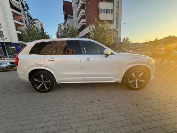 Tirane, shes SUV | Xhip Volvo XC90 R-Design Benzin, e bardhë tiptronik Klima 110.000 km 29.000 €