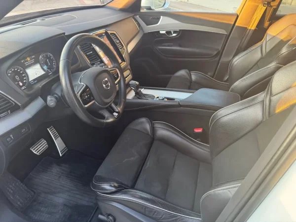 Tirane, shes SUV | Xhip Volvo XC90 R-Design Benzin, e bardhë tiptronik Klima 110.000 km 29.000 €