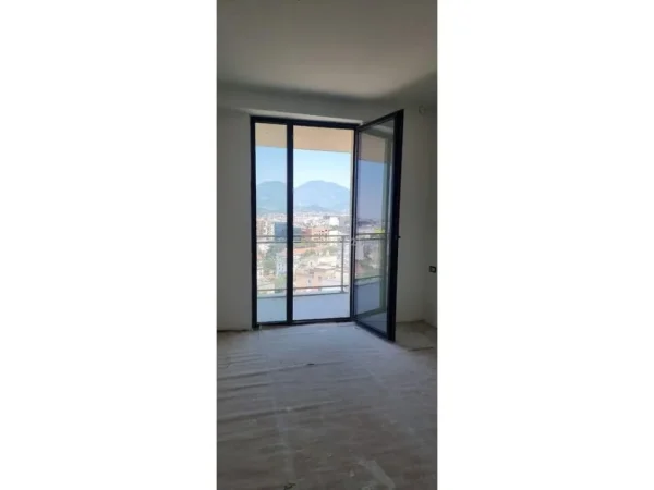 Tirane, jepet me qera zyre Kati 12, 75 m² 700 € (Mine Peza)