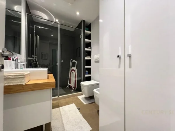 Tirane, jepet me qera apartament 2+1 Kati 2, 80 m² 750 € 