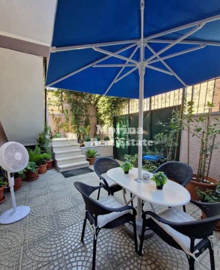 Tirane, jepet me qera apartament 2+1 Kati 1, 75 m² 750 € (Vasil Shanto)