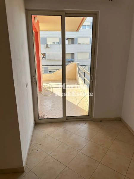 Tirane, jepet me qera apartament Kati 6, 100 m² 400 € (Astir)