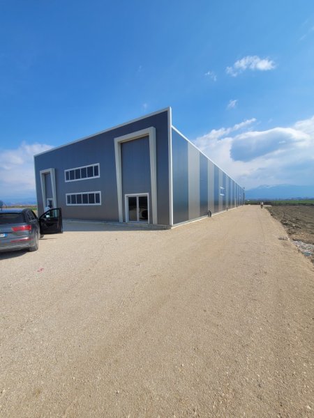 Tirane, jepet me qera magazine Kati 0, 1.600 m² 3.191 € (Budull Fushe Preze)