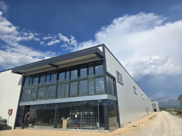 Tirane, jepet me qera magazine Kati 0, 600 m² 1400 Euro (Bubq Budull)