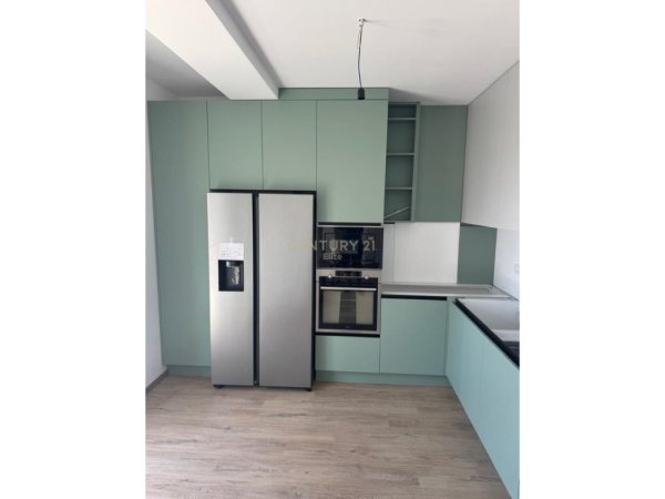 Tirane, jepet me qera apartament 2+1 Kati 7, 115 m² (JUVENILJA CASTELLO)