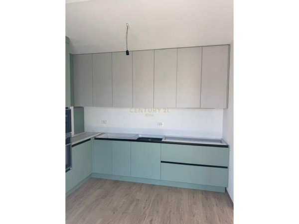 Tirane, jepet me qera apartament 2+1 Kati 7, 115 m² (JUVENILJA CASTELLO)