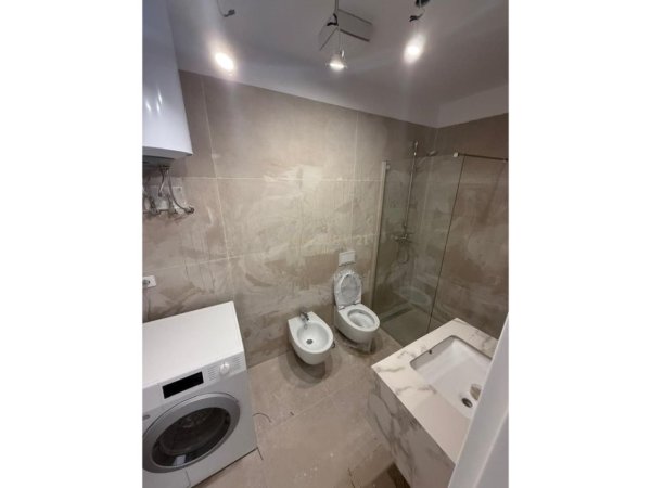 Tirane, jepet me qera apartament 2+1 Kati 5, 135 m² (JUVENILJA CASTELLO)