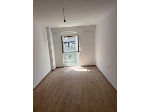 Tirane, jepet me qera apartament 2+1 Kati 5, 135 m² (JUVENILJA CASTELLO)