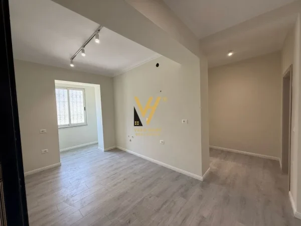 Tirane, jepet me qera ambjent biznesi Kati 0, 80 m² 1.500 € (blloku)