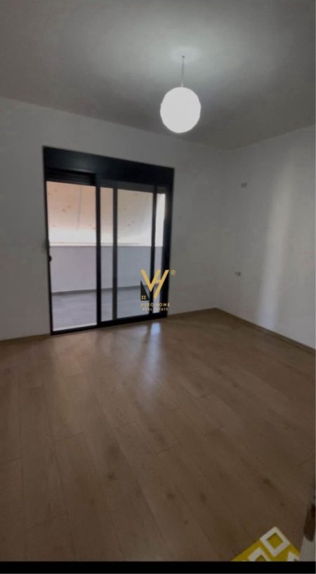 Tirane, jepet me qera apartament 1+1+Ballkon Kati 5, 65 m² 300 € (ASTIR)