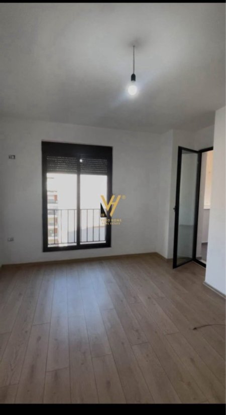 Tirane, jepet me qera apartament 1+1+Ballkon Kati 5, 65 m² 300 € (ASTIR)