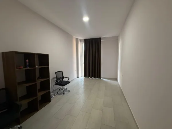 Tirane, jepet me qera zyre Kati 2, 73 m² 500 € (Square21)