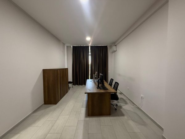 Tirane, jepet me qera zyre Kati 2, 73 m² 500 € (Square21)