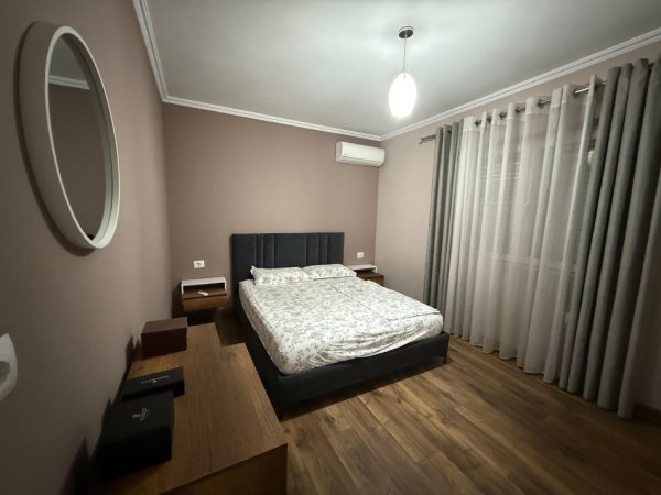 Tirane, shitet apartament 2+1+Ballkon Kati 4, 105 m² 210.000 € (Komuna e Parisit, pranë Bega 07)