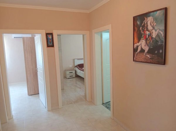 Tirane, jepet me qera apartament 2+1+Ballkon Kati 1, 80 m² 700 € (Rruga &quot;Avni Rustemi&quot;)