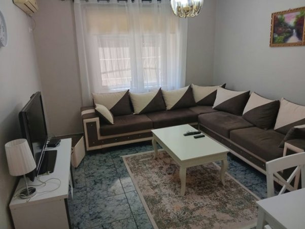 Tirane, jepet me qera apartament 2+1+Ballkon Kati 1, 80 m² 700 € (Rruga &quot;Avni Rustemi&quot;)