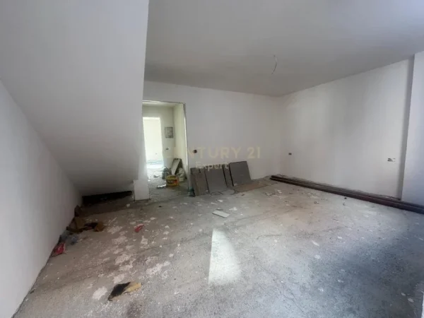 Tirane, shitet apartament duplex 3+1 Kati 1, 243 m² 200.000 € (Selite)