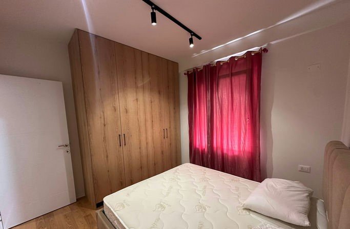 Tirane, jepet me qera apartament 1+1+Ballkon , 70 m² (Rruga &quot;Hasan Vogli&quot;)