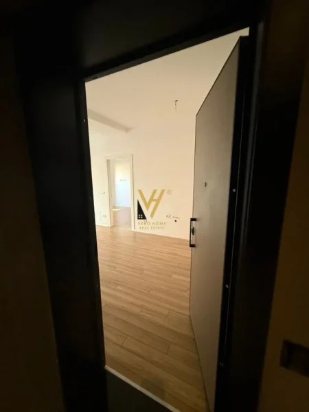 Tirane, jepet me qera zyre Kati 4, 113 m² 1.300 € (GARDEN BUILDING)