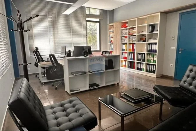 Tirane, jepet me qera zyre , 90 m² 900 € (Komuna e Parisit)