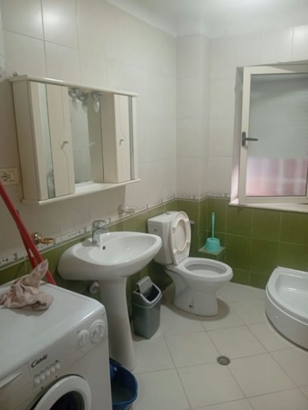Tirane, jepet me qera apartament 1+1+Ballkon Kati 3, 56 m² 410 € (Rruga &quot;Elbasanit&quot;)