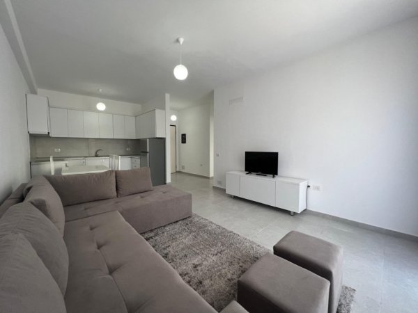 Tirane, jepet me qera apartament 2+1 Kati 1, 90 m² 600 € 