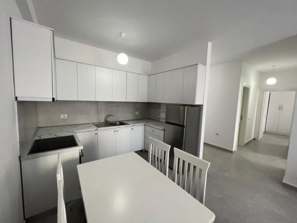 Tirane, jepet me qera apartament 2+1 Kati 1, 90 m² 600 € 