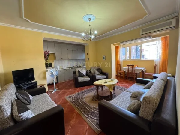 Tirane, shes 1+1 Kati 3, 64 m² 135.000 € (Pazari i ri)
