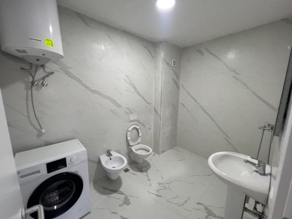 Tirane, jepet me qera apartament 2+1 Kati 1, 90 m² 600 € 