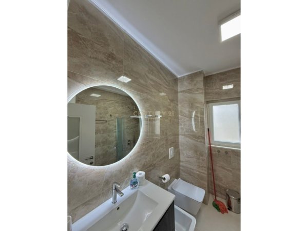 Tirane, jepet me qera apartament 2+1 Kati 3, 103 m² 1.000 € (Komunën e Parisit)