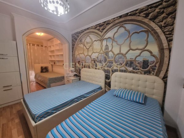 Tirane, jepet me qera apartament 2+1 Kati 6, 130 m² 1.100 € (ISH-BLLOKU)
