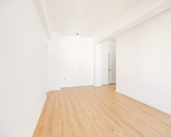 Tirane, jap me qera BOSH apartament 2+1+Ballkon Kati 5, 80 m² 380 € (Kompleksi Mangalem)