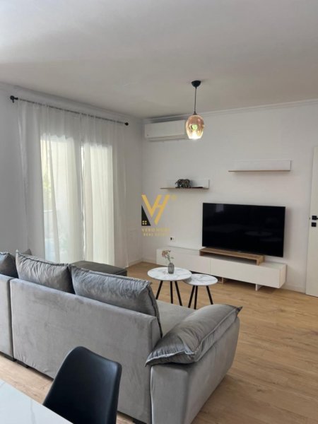 Tirane, jepet me qera apartament 2+1+Ballkon Kati 2, 90 m² 950 € (BULEVARDI ZOGU I 1)