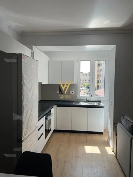 Tirane, jepet me qera apartament 2+1+Ballkon Kati 2, 90 m² 950 € (BULEVARDI ZOGU I 1)