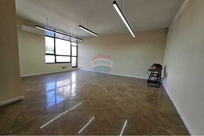 Tirane, jepet me qera ambjent biznesi Kati 2, 200 m² 4.100 € (rtsh)