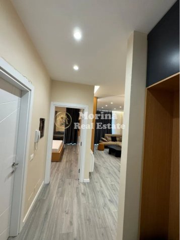 Tirane, jepet me qera apartament 1+1 Kati 4, 75 m² 900 € (Komuna e Parisit)