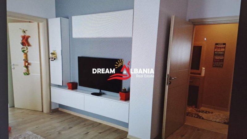 Tirane, shitet apartament 2+1+Ballkon Kati 4, 135 m² 179.500 € (ne Fresk perballe Restorant Freskut)
